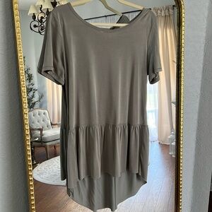 Women’s Sage Short Sleeve Tunic Size L